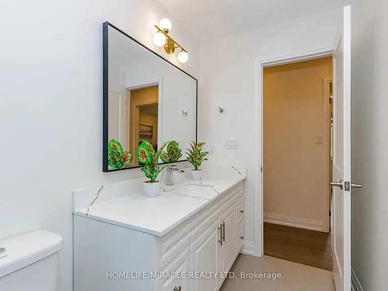 563 Taplow Cres — Photo 24
