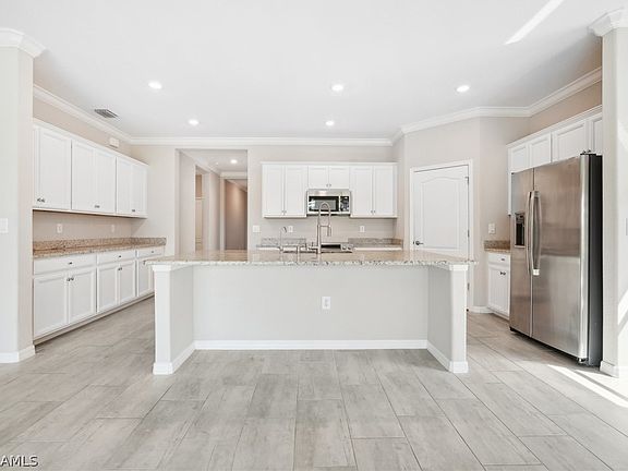 5th image of 10327 Fontanella Dr