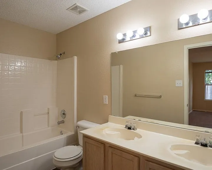 3841 Meredith Ln — Photo 9
