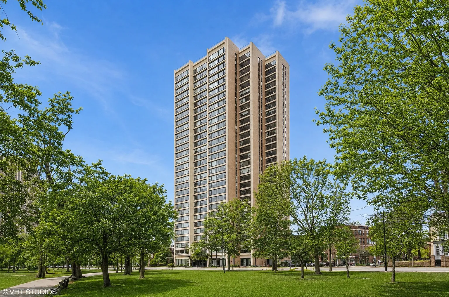 2 bed, 1100 sqft, $4,400 — Photo 1