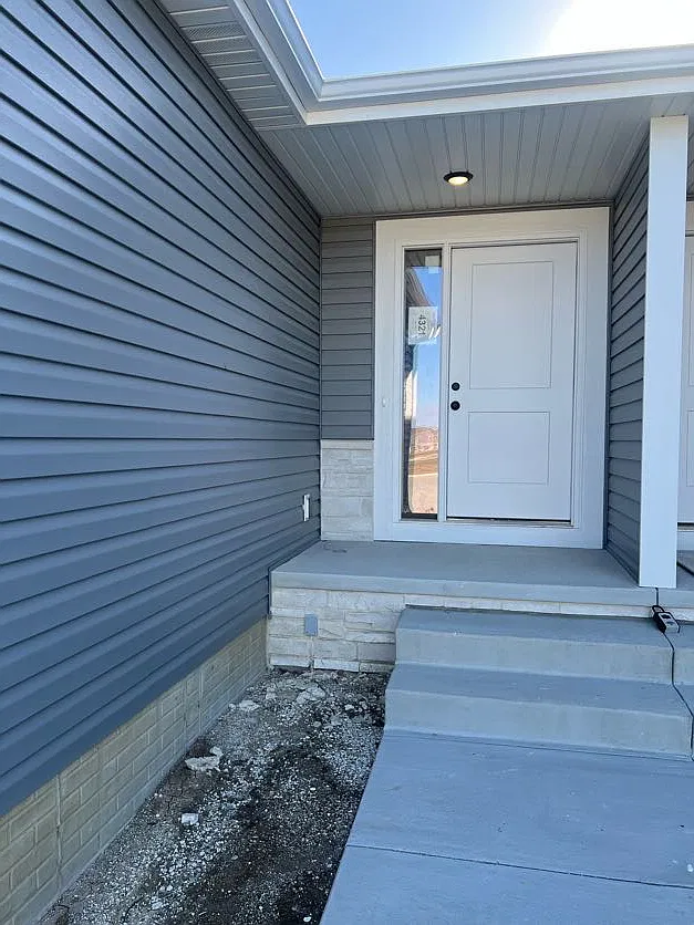 3 bed, 1882 sqft, $2,300 — Photo 3