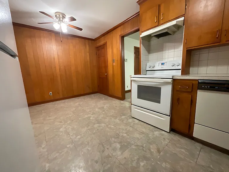 2115 Brookhurst St — Photo 12