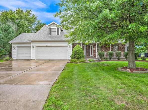 606 Valentine Ct, Hudson, IL 61748