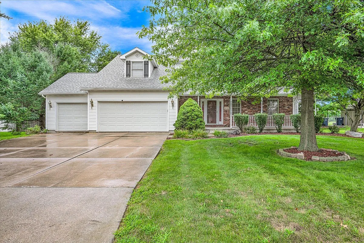 606 Valentine Ct photo 1