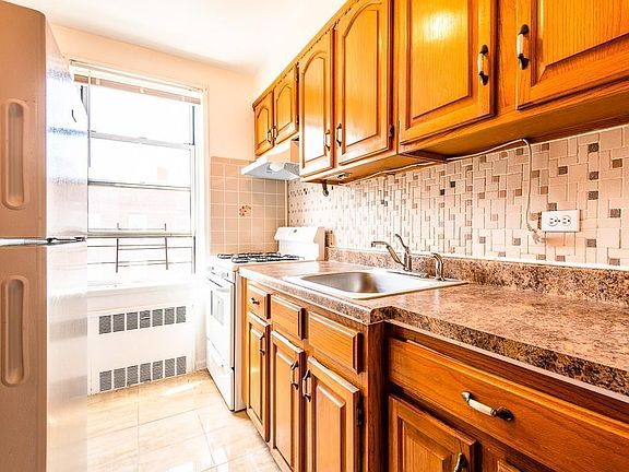 4th image of 3310 Avenue H APT 6P
