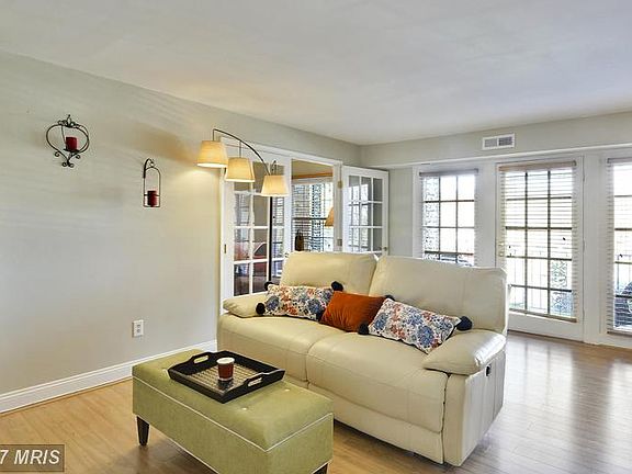 5th image of 12711 Gordon Blvd APT 76