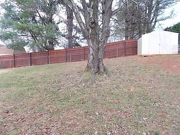 4th image of 929 Finney Dr