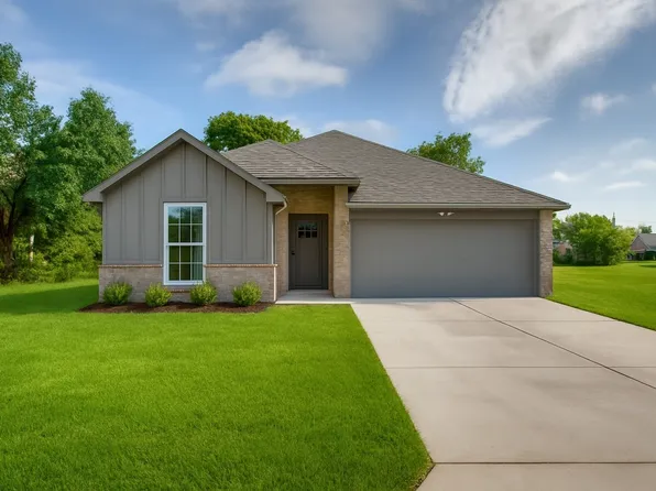 700 W Turner St, Wolfe City, TX 75496