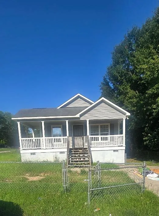 3 bed, 1008 sqft, $1,095 — Photo 1