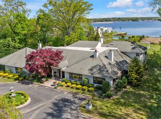 3A Foxwood Rd, Great Neck, NY 11024