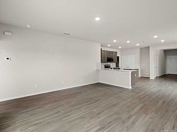 4th image of 226 Saddle Park