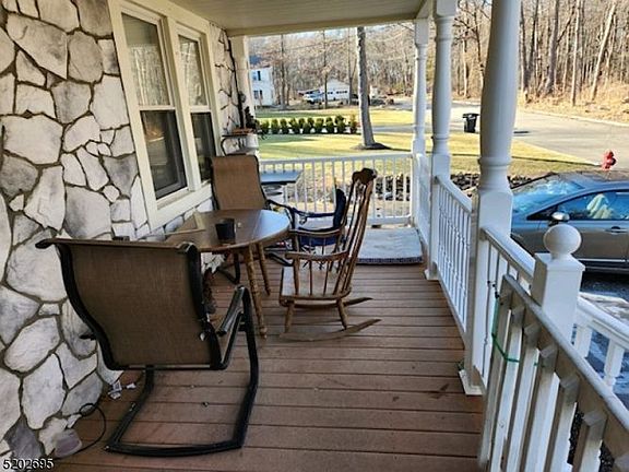 5th image of 14 Bassett Ln