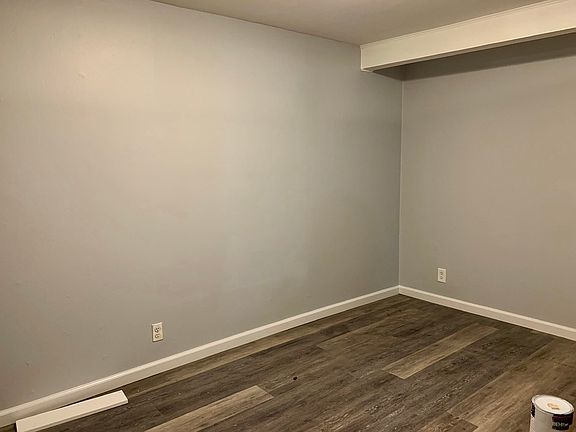 2nd image of 115 Stonelea Pl APT 5E