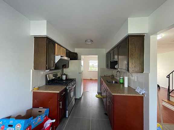 3rd image of 218 Regis Dr