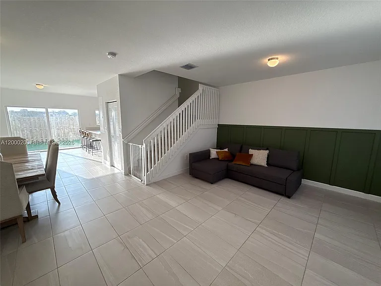 412 NW 12th Pl — Photo 3
