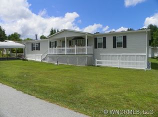 6 Crestmont Ln, Hendersonville, NC 28792