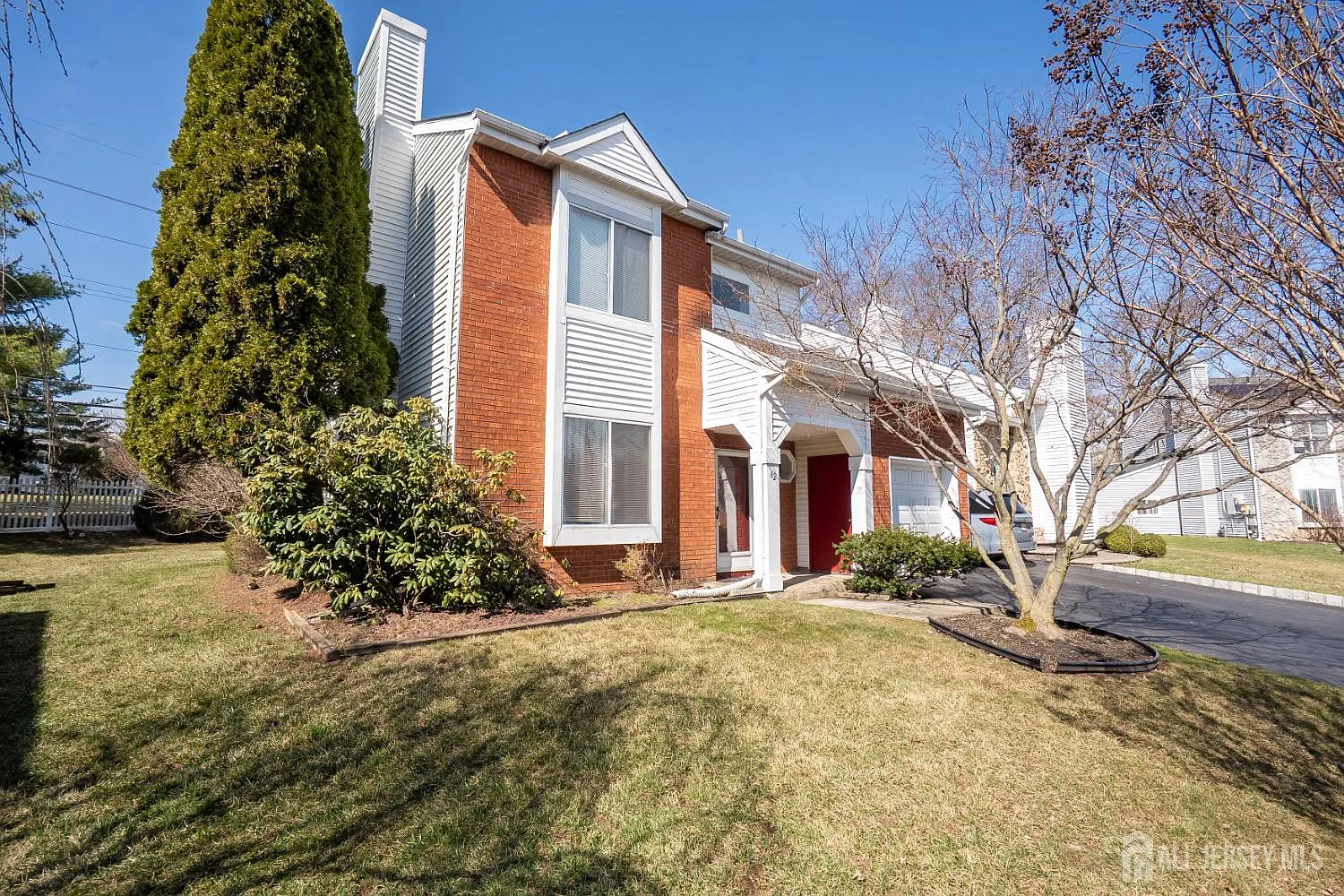 62 Woodland Way photo 1