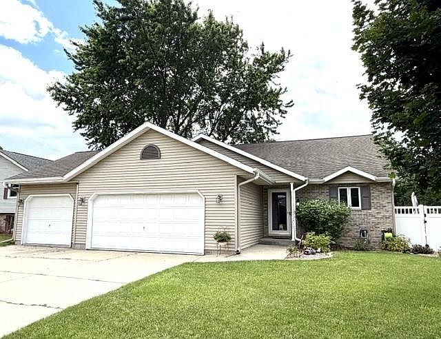 1st image of 3210 Thornton Dr