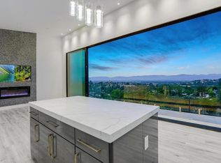 19131 Menard Pl, Tarzana, CA 91356