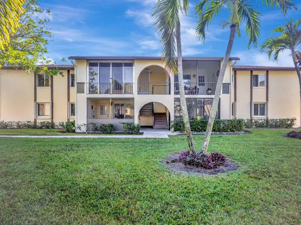 3561 NW Tall Pine Way NW #C2, Greenacres, FL 33463
