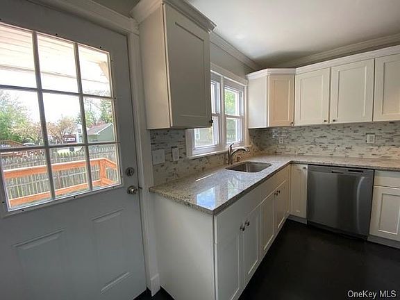 5th image of 140 Fries Ln