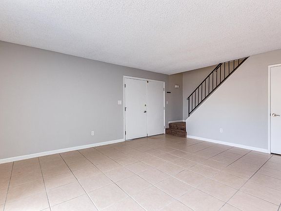 5th image of 6009 W Golden Ln