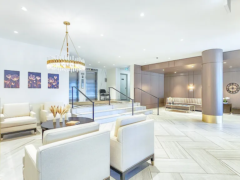 2500 Bathurst St — Photo 31