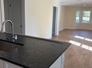 Luxury 2br Lenox, All Utilities Included!, Lenox, MA 01240