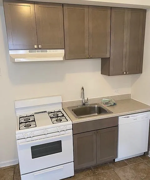 2430 N Clybourn Ave #2 — Photo 10