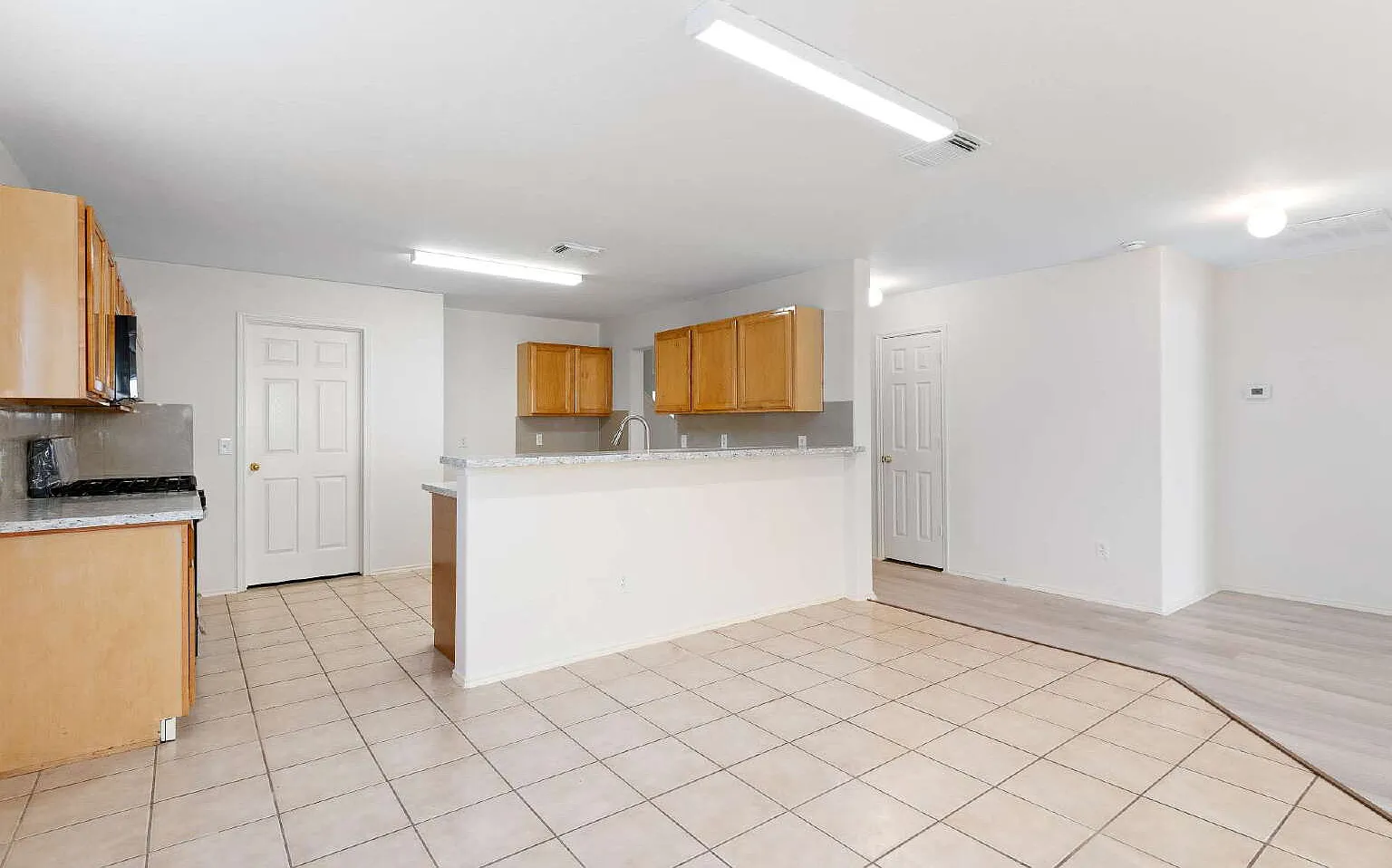 4 bed, 2.0 bath, 3000 sqft, $2,350 — Photo 3