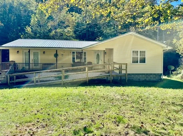 1031 Sycamore Rd, Griffithsville, WV 25521