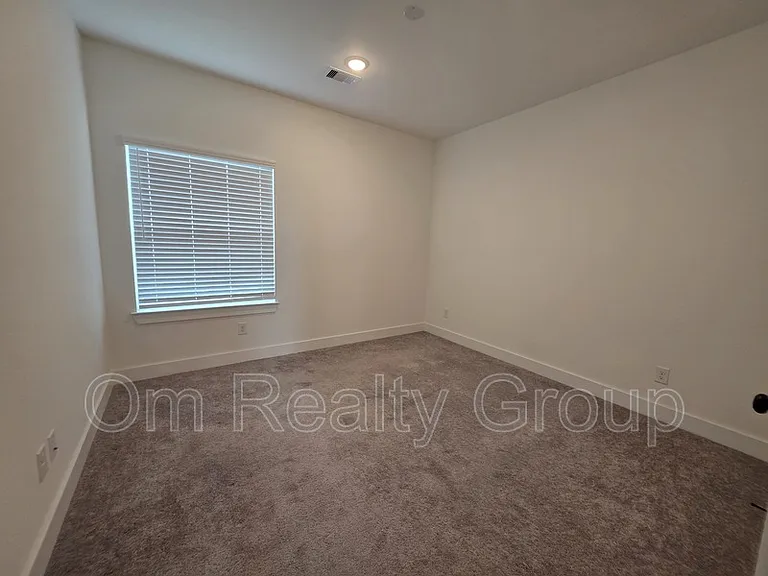 18710 Colorado River Ln — Photo 22