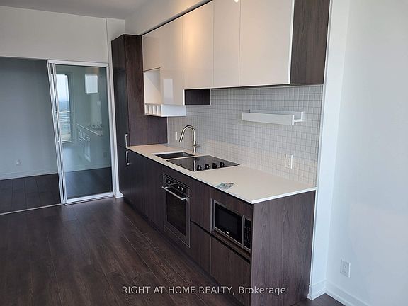 4th image of 950 Portage Pkwy #6107
