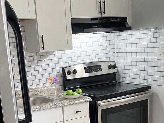 4th image of 318 E Dakin Ave Unit 7
