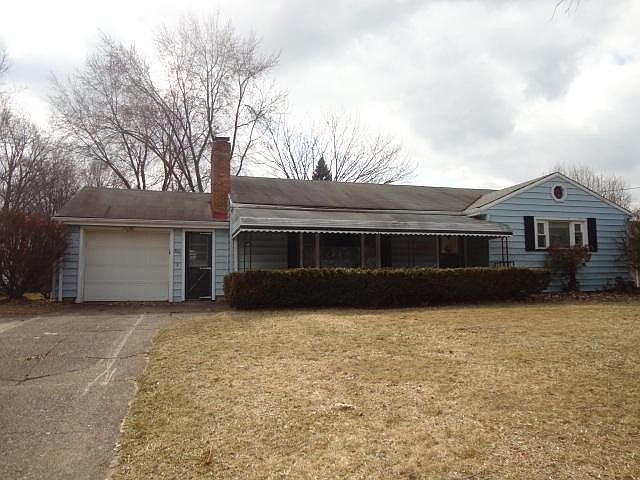 2nd image of 3261 N Wendover Cir