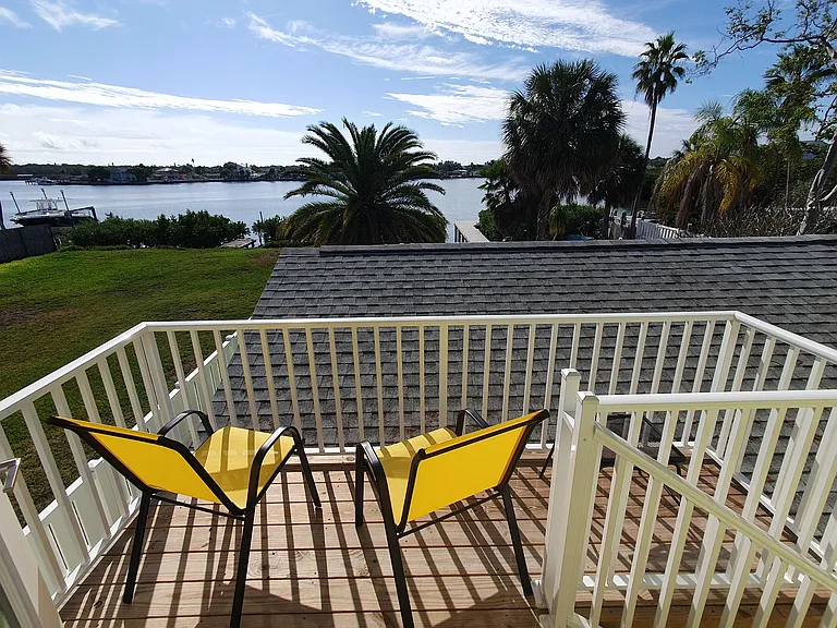 Small deck (structure behind is no longer in the way!)
