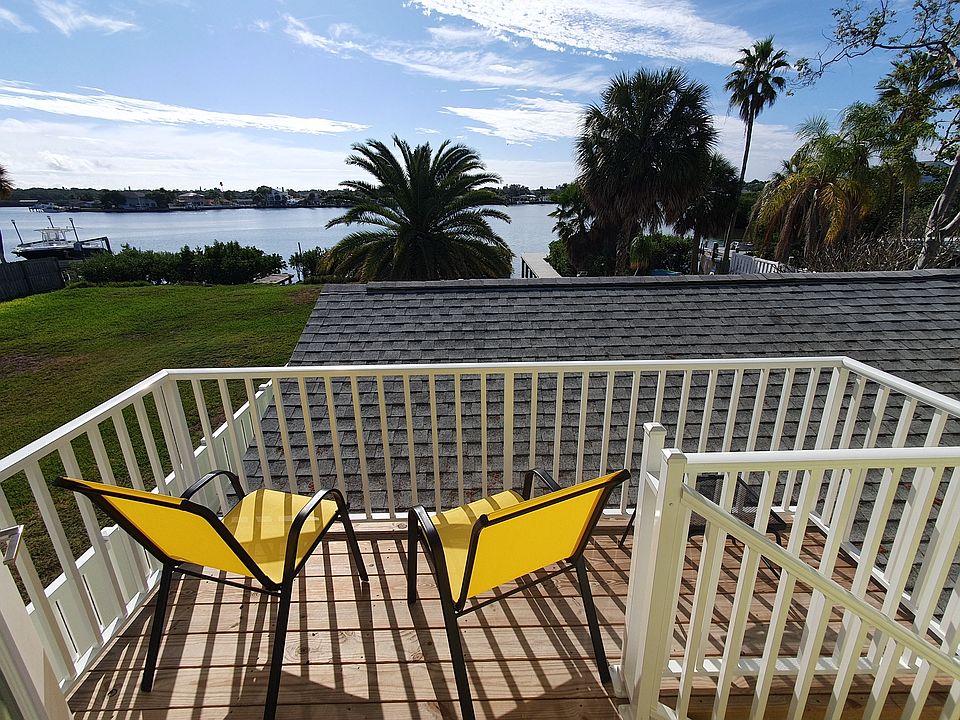 Small deck (structure behind is no longer in the way!)