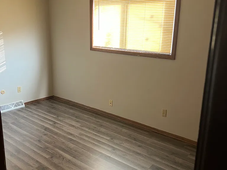 2385 S Erie Ave — Photo 13