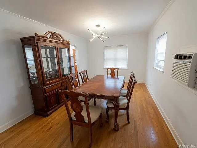 1080 Rhinelander Ave — Photo 3
