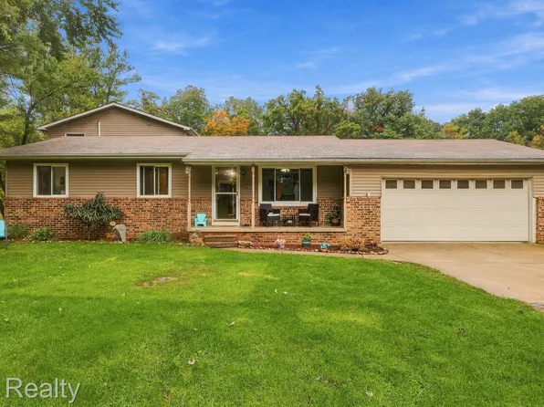 6320 Winegar Rd, Perry, MI 48872