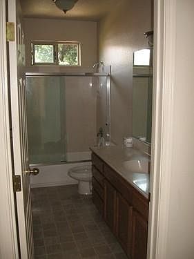 5th image of 412 N Cloverdale Blvd