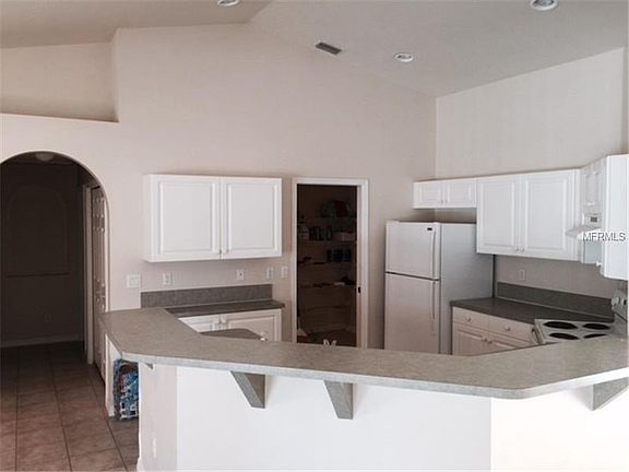4th image of 2222 Villa Green Ave