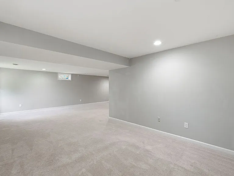 6008 Preswell Ct — Photo 24
