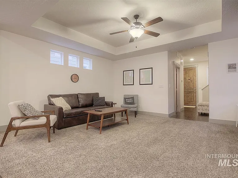 1511 S Division Ave — Photo 5