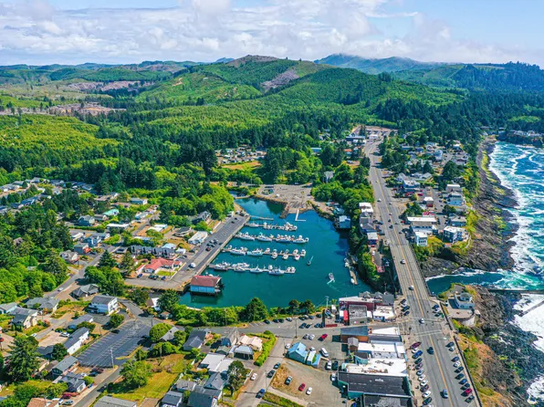 325 SE Derrick St, Depoe Bay, OR 97341