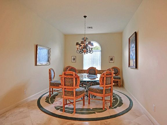 5th image of 975 Saint Annes Ln