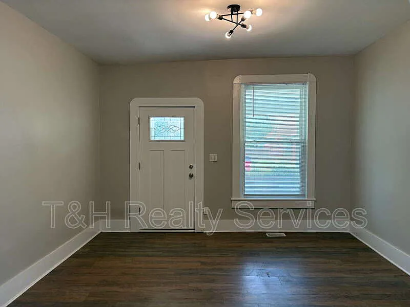 3 bed, 1.5 bath, 1472 sqft, $1,400 — Photo 4