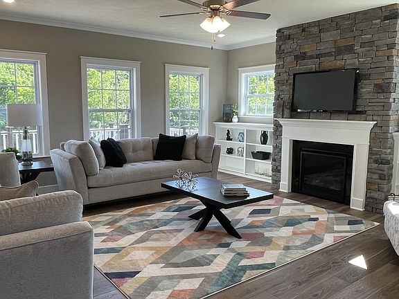 2nd image of 208 Creekside Dr