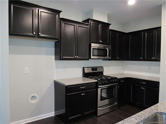 3rd image of 6001 Sweetbay Ln #115