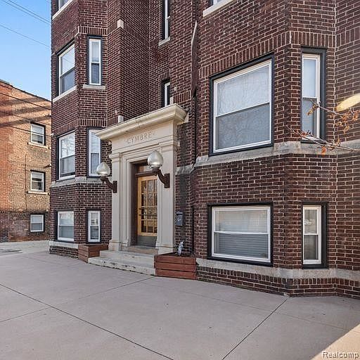 1st image of 1533 Ash St APT 204